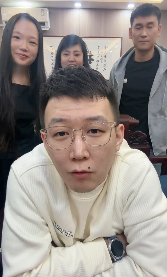 小白龙5点档户外接盘“祁天道流量”?寂寞分析方丈刘二狗事件(图2) 小白龙5点档户外接盘“祁天道流量”?寂寞分析方丈刘二狗事件(图2)