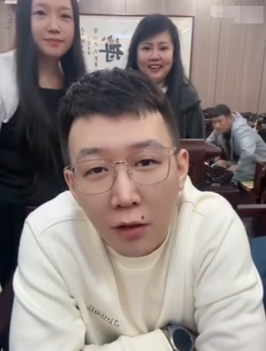 小白龙5点档户外接盘“祁天道流量”?寂寞分析方丈刘二狗事件(图6) 小白龙5点档户外接盘“祁天道流量”?寂寞分析方丈刘二狗事件(图6)