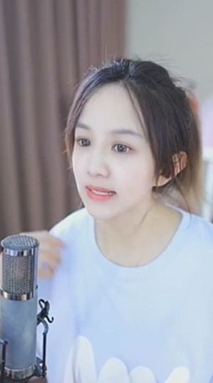 郭美美又“作妖”?直播间卖“泰国娃娃”被封,饭思思停播真相曝光!合约到期(图5) 郭美美又“作妖”?直播间卖“泰国娃娃”被封,饭思思停播真相曝光!合约到期(图5)