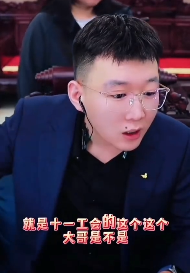 牌牌琦放话蒙圈妹:不续约就雪藏!小白龙情怀首秀,已加入十一公会?(图3) 牌牌琦放话蒙圈妹:不续约就雪藏!小白龙情怀首秀,已加入十一公会?(图3)