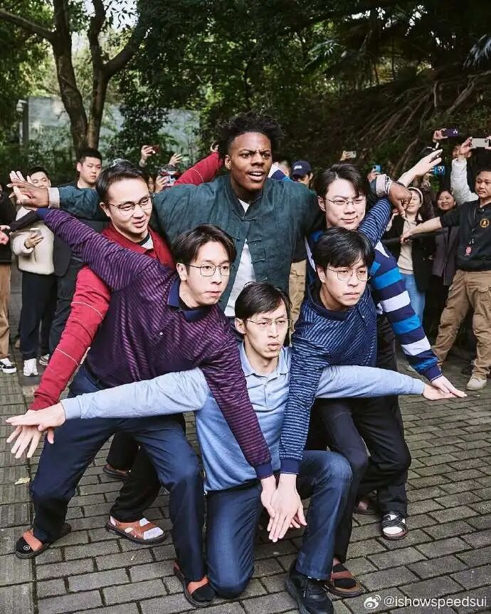 甲亢哥发文表白中国“谢谢你”！牌牌琦露脸直播玩游戏被粉丝带节奏(图1)