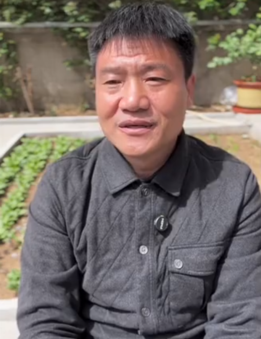 “反诈老陈”年收入31万上热搜,刘二狗回应机房人气质疑,就是有人眼红(图4) “反诈老陈”年收入31万上热搜,刘二狗回应机房人气质疑,就是有人眼红(图4)