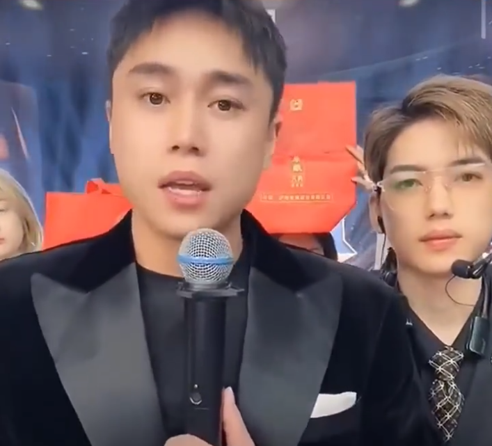 “反诈老陈”年收入31万上热搜,刘二狗回应机房人气质疑,就是有人眼红(图5) “反诈老陈”年收入31万上热搜,刘二狗回应机房人气质疑,就是有人眼红(图5)