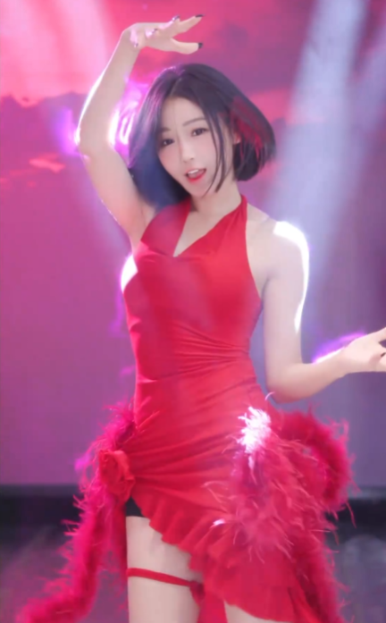 十年擦边为公益?小深深测试某音违规点!张二嫂怒撕陶大帅人设炒作(图4) 十年擦边为公益?小深深测试某音违规点!张二嫂怒撕陶大帅人设炒作(图4)
