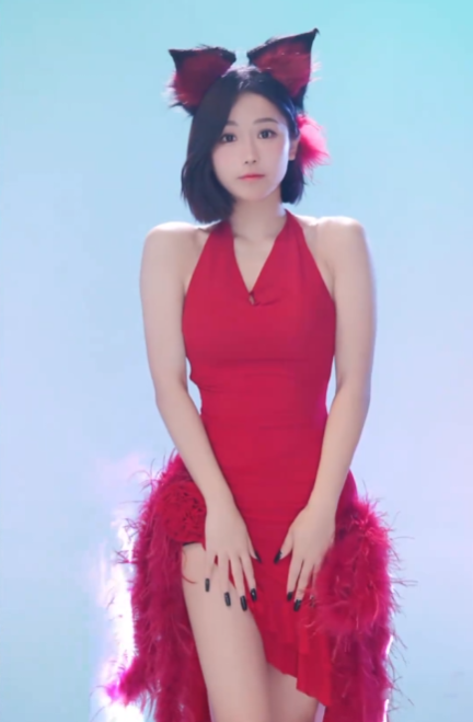 十年擦边为公益?小深深测试某音违规点!张二嫂怒撕陶大帅人设炒作(图5) 十年擦边为公益?小深深测试某音违规点!张二嫂怒撕陶大帅人设炒作(图5)