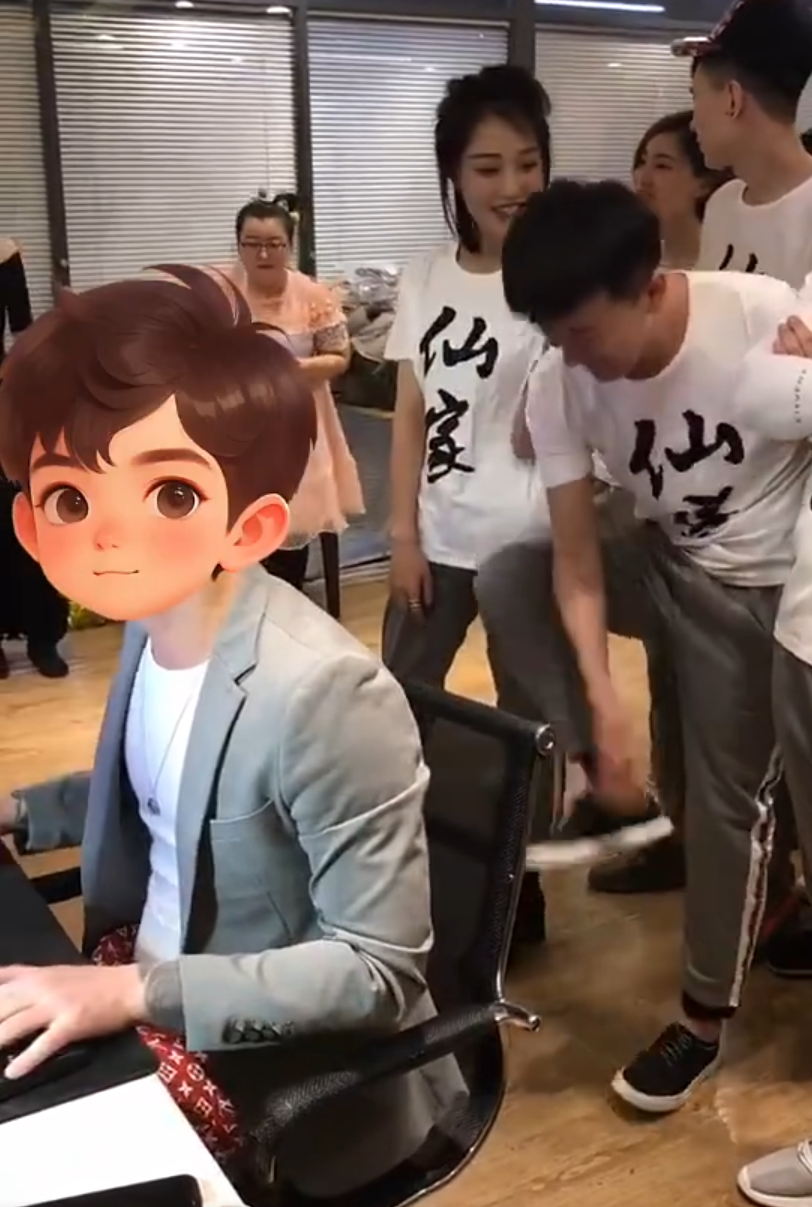 韦雪签约前夫陈平,不上班来养老?仙洋回应隐婚生子传闻,若有绝对公开!(图5) 韦雪签约前夫陈平,不上班来养老?仙洋回应隐婚生子传闻,若有绝对公开!(图5)