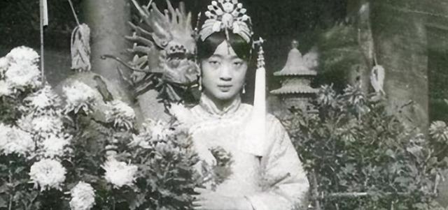 和皇后婉容有染的侍卫，靠着溥仪给的400大洋，如今子孙身价过亿(图6)