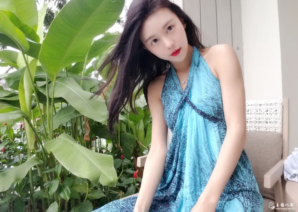 斗鱼直播当红人气主播欢欢女神生活写真照第2张