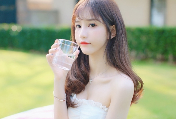 斗鱼人气主播皮皮宝宝清纯写真照片第6张