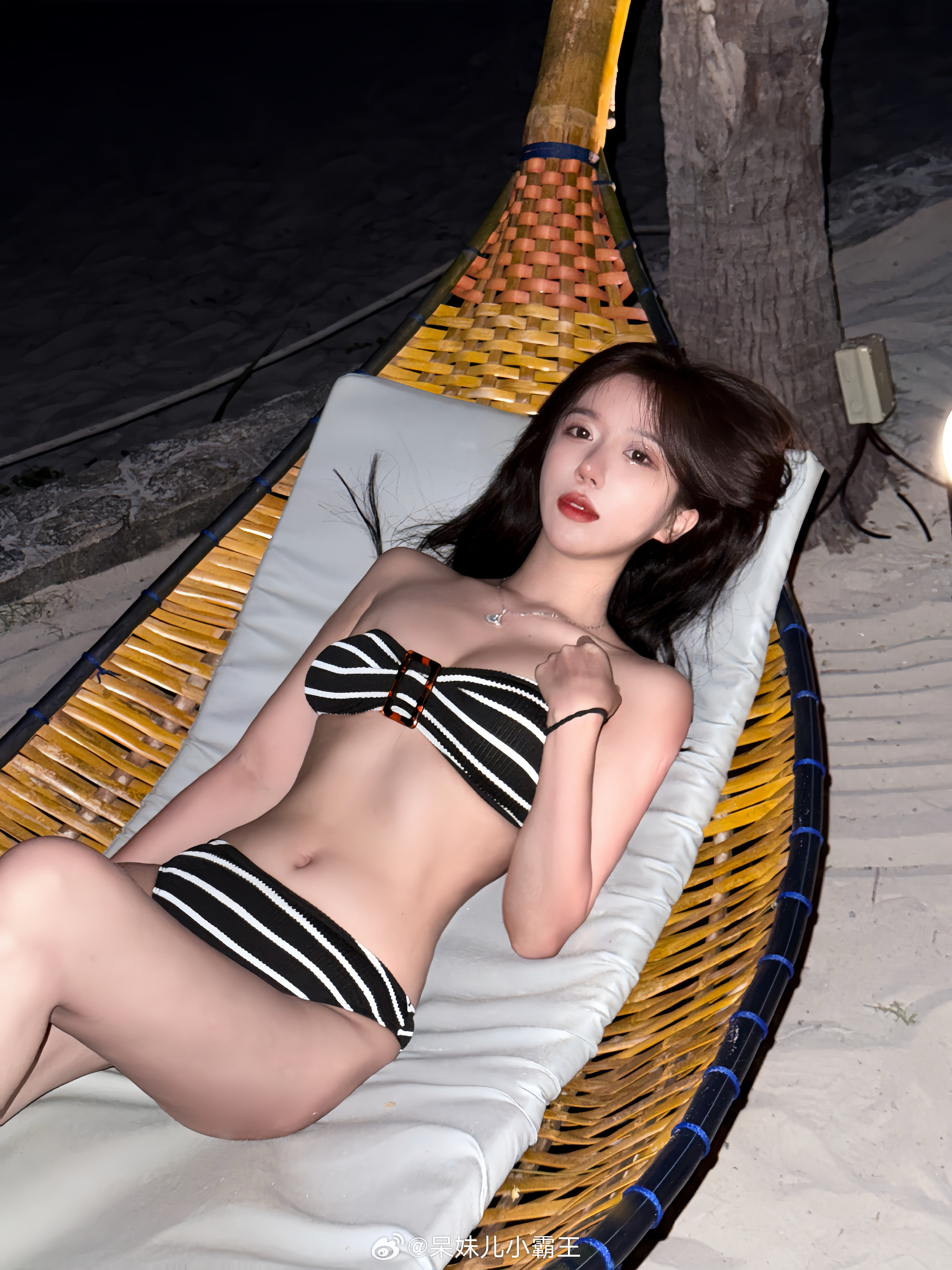 斗鱼主播呆妹儿小霸王泳装写真图集第4张