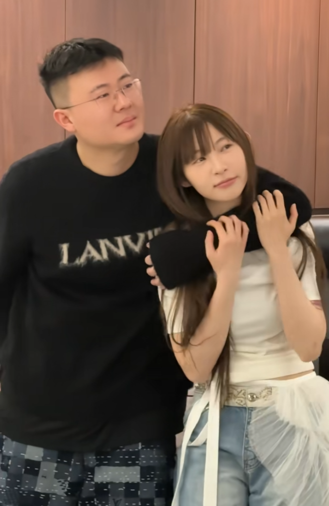 痞幼澄清没和泽龙恋爱，是工作关系！腿腿被网暴哭诉回应，我受益了被骂没反驳！(图4)