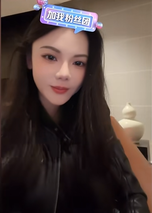 哲领搬离杭州?阿哲一修聚会!没有哲领就没有我!小U哈喊话,爆瓜解约舞帝送主播!(图2) 哲领搬离杭州?阿哲一修聚会!没有哲领就没有我!小U哈喊话,爆瓜解约舞帝送主播!(图2)