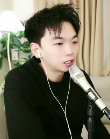 正义使者?童琪琪急眼专场开撕海对面!赵小磊放话没有怕过谁,和老利谁也管不着!(图2) 正义使者?童琪琪急眼专场开撕海对面!赵小磊放话没有怕过谁,和老利谁也管不着!(图2)