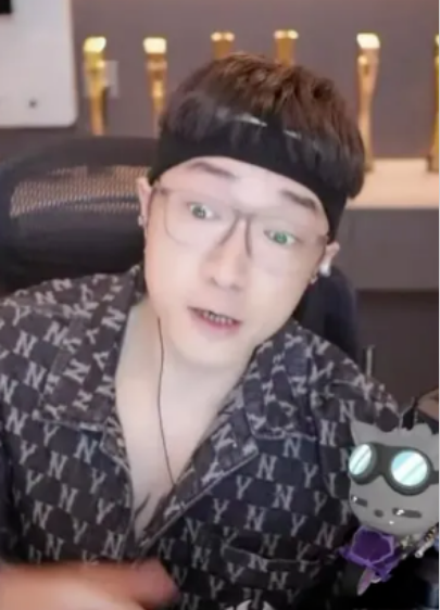 老毕玛莎车震女主播被抓!老利实锤阿哲下场。(图1) 老毕玛莎车震女主播被抓!老利实锤阿哲下场。(图1)