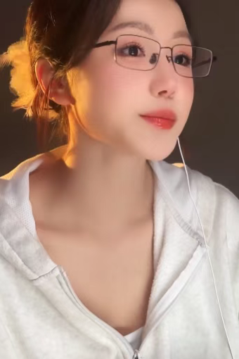 他赚钱太飘家产被败光!学费都没人管!头部女主播开老爸专场!早年直播只为3k底薪!(图4) 他赚钱太飘家产被败光!学费都没人管!头部女主播开老爸专场!早年直播只为3k底薪!(图4)