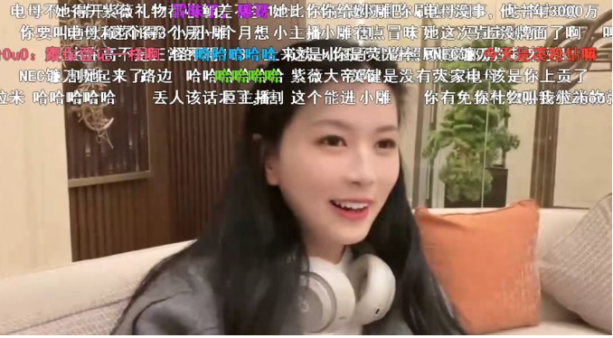 斗鱼退网女主播被曝可能来刀区团播当助理!弹幕满屏吐槽:别沾!又要蹭?(图2) 斗鱼退网女主播被曝可能来刀区团播当助理!弹幕满屏吐槽:别沾!又要蹭?(图2)