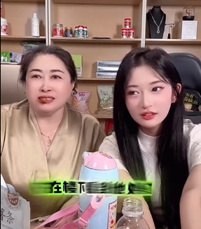 辛巴大女儿变化大,合体奶奶关美颜真实出镜!宇将军与多位老板谈签约没及时落地永久TA!(图2) 辛巴大女儿变化大,合体奶奶关美颜真实出镜!宇将军与多位老板谈签约没及时落地永久TA!(图2)