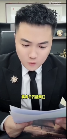 快手陆续几千万网红到期将宣布要离开！鹏gg与王小源女徒官宣恋情，搂抱亲吻！(图1)
