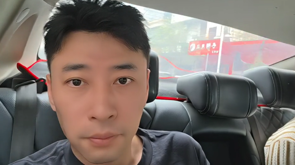 正恒出700万买钱小佳!条件得在抖音播!钱小佳透露换公会想法!主要公会没人!(图2) 正恒出700万买钱小佳!条件得在抖音播!钱小佳透露换公会想法!主要公会没人!(图2)