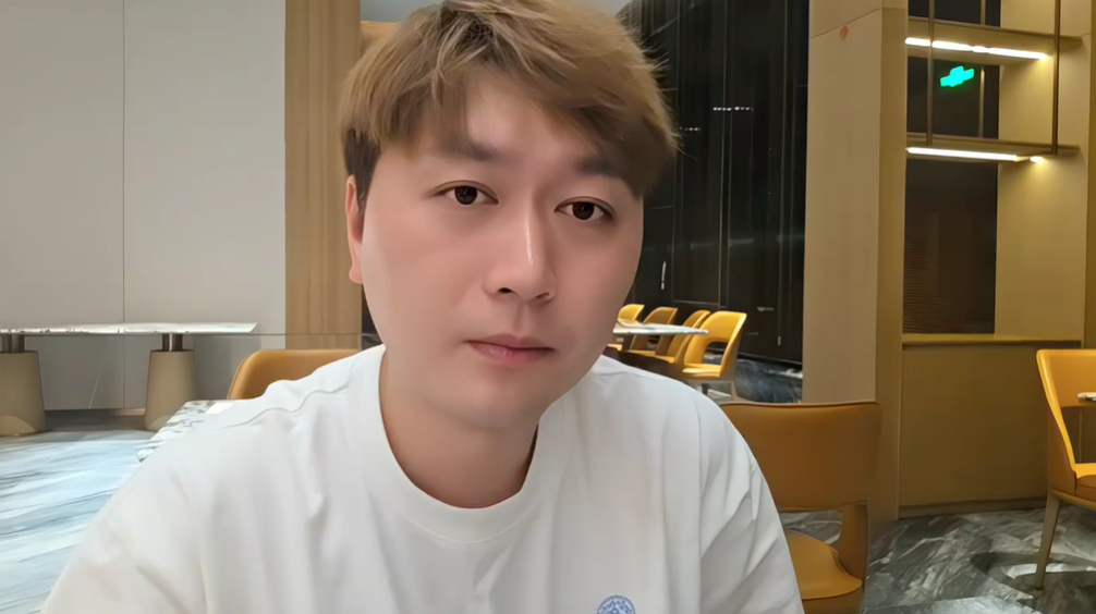 大智跟在边上像打手!小酷谈大智对比大眼!和乔妹离婚、初恋分手遗憾!(图1) 大智跟在边上像打手!小酷谈大智对比大眼!和乔妹离婚、初恋分手遗憾!(图1)