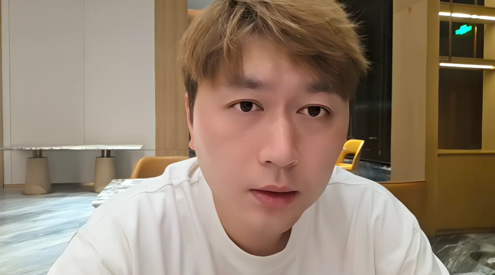 大智跟在边上像打手!小酷谈大智对比大眼!和乔妹离婚、初恋分手遗憾!(图2) 大智跟在边上像打手!小酷谈大智对比大眼!和乔妹离婚、初恋分手遗憾!(图2)