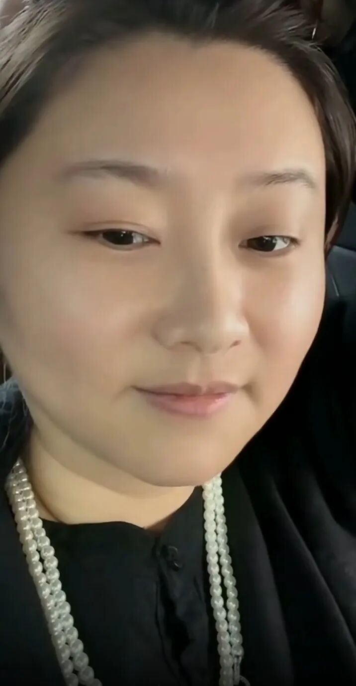 又整了,芮甜甜自爆双眼皮动刀!微凉回应续约YY,爆官方!菲儿素颜开播!大佛嘲网红虚假繁荣!(图2) 又整了,芮甜甜自爆双眼皮动刀!微凉回应续约YY,爆官方!菲儿素颜开播!大佛嘲网红虚假繁荣!(图2)