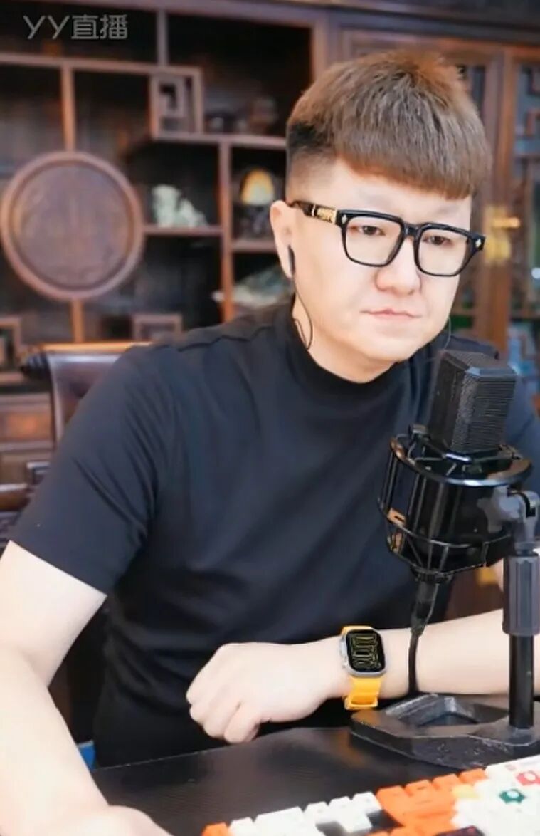 又整了,芮甜甜自爆双眼皮动刀!微凉回应续约YY,爆官方!菲儿素颜开播!大佛嘲网红虚假繁荣!(图3) 又整了,芮甜甜自爆双眼皮动刀!微凉回应续约YY,爆官方!菲儿素颜开播!大佛嘲网红虚假繁荣!(图3)