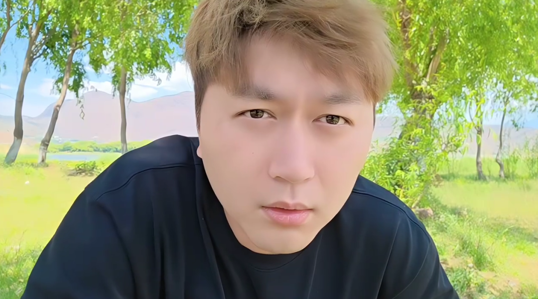 飞云我点你了！神豪G指脑门M飞云！1000万点灯！别拿你的工程款挑战我零花钱(图2)