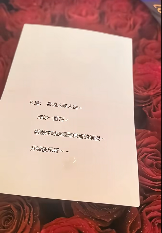 阿哲叼烟秒怂,致歉抖音!叫板旭旭宝宝,杭州见!K皇致谢U哈爆豪礼!(图2) 阿哲叼烟秒怂,致歉抖音!叫板旭旭宝宝,杭州见!K皇致谢U哈爆豪礼!(图2)