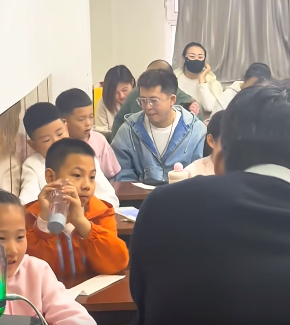 限高了？执行阿哲，YY制裁回应老赖！艾瑞巴蒂复播！王冕陪儿开家长会！(图1)