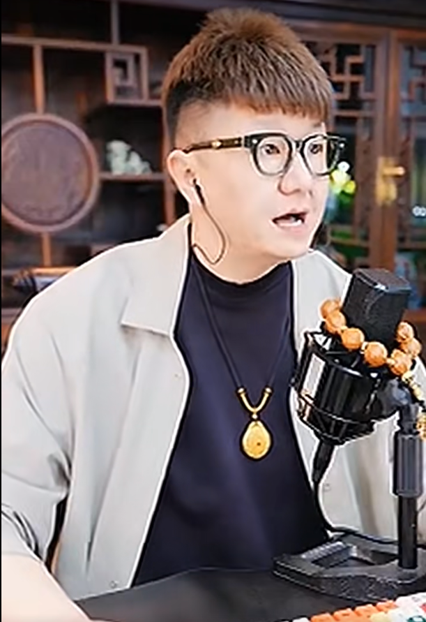 比8900万要少!爆瓜阿哲违约金!皮皮朱硬刚三斤,放话全站前十五!李雨蒙官宣王冕开播!(图3) 比8900万要少!爆瓜阿哲违约金!皮皮朱硬刚三斤,放话全站前十五!李雨蒙官宣王冕开播!(图3)