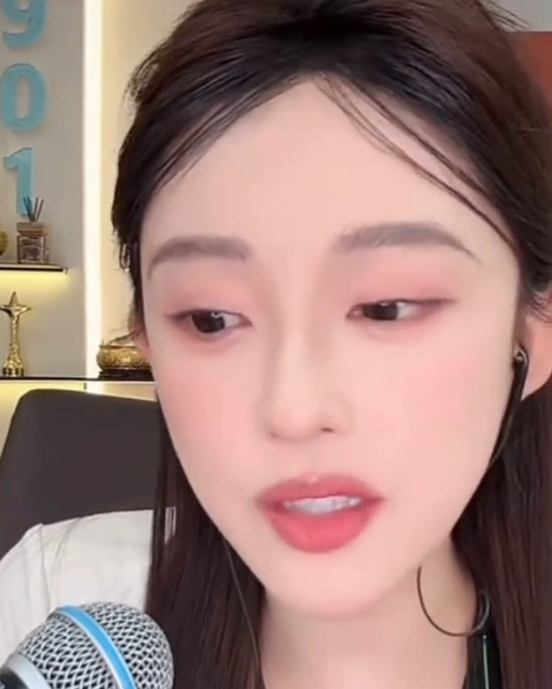 娜美无限期停播?被嘲笑开播4000人,女主播徐杉自曝情史:曾为初恋男星整容(图2) 娜美无限期停播?被嘲笑开播4000人,女主播徐杉自曝情史:曾为初恋男星整容(图2)