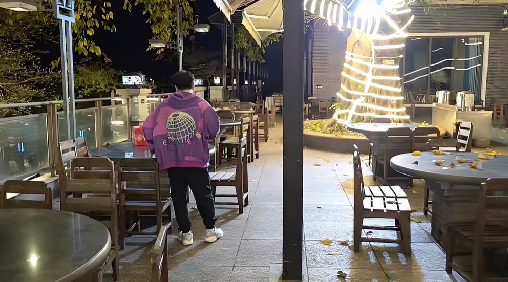 ZKL雅婷直播间被冲哭了!被杨小楠、阿布带节奏?张开朗嘲讽其小李子级别人物!(图3) ZKL雅婷直播间被冲哭了!被杨小楠、阿布带节奏?张开朗嘲讽其小李子级别人物!(图3)