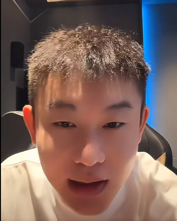 哲领众电母破百万！俊雅凌晨反S小U哈！8强10万+晋级！时禹炸瓜阿哲纯小孩！(图1)