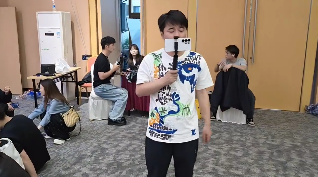 你长的真chou!神豪飞云嘲讽某大哥!你提现优势也干不过别人!张开朗吐槽官方!(图3) 你长的真chou!神豪飞云嘲讽某大哥!你提现优势也干不过别人!张开朗吐槽官方!(图3)