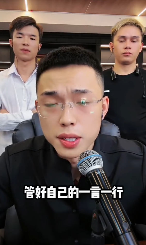 离婚后巴扎黑首次曝光妻子“小冠军”富家女背景,梦瑶惹怒方丈被无限期雪藏?(图4) 离婚后巴扎黑首次曝光妻子“小冠军”富家女背景,梦瑶惹怒方丈被无限期雪藏?(图4)