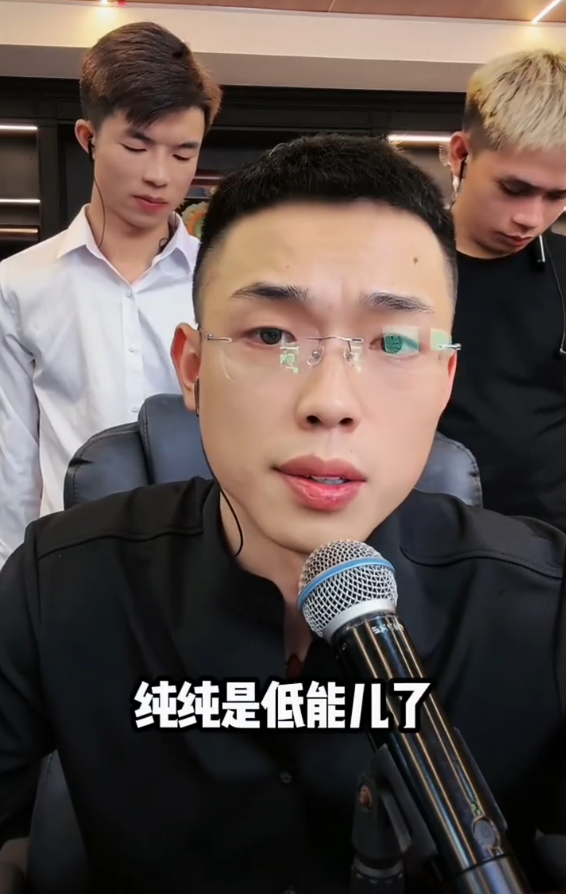 离婚后巴扎黑首次曝光妻子“小冠军”富家女背景,梦瑶惹怒方丈被无限期雪藏?(图5) 离婚后巴扎黑首次曝光妻子“小冠军”富家女背景,梦瑶惹怒方丈被无限期雪藏?(图5)