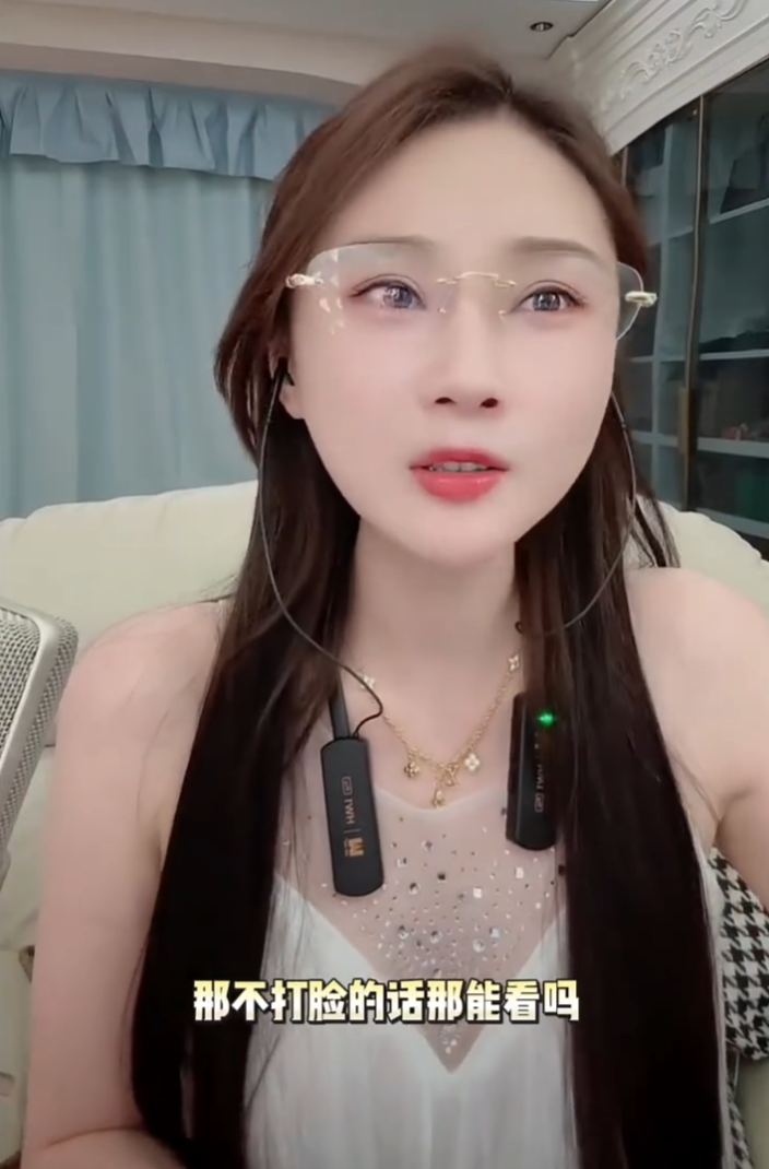 沈曼自曝一年打百针玻尿酸,挣得钱全在脸上!可乐前妻次惑小仙女自曝离婚净身出户?(图2) 沈曼自曝一年打百针玻尿酸,挣得钱全在脸上!可乐前妻次惑小仙女自曝离婚净身出户?(图2)