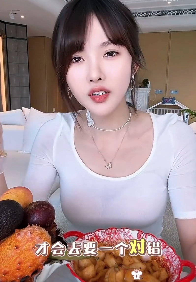 沈曼自曝一年打百针玻尿酸,挣得钱全在脸上!可乐前妻次惑小仙女自曝离婚净身出户?(图6) 沈曼自曝一年打百针玻尿酸,挣得钱全在脸上!可乐前妻次惑小仙女自曝离婚净身出户?(图6)