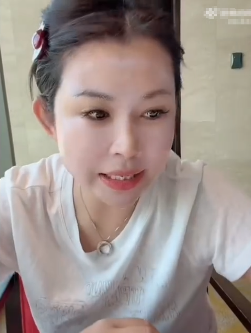 二驴大舞台引爆流量奇迹，驴姐：全网抢着要来！刘大美首曝离婚内幕，前夫逆袭成功(图2)