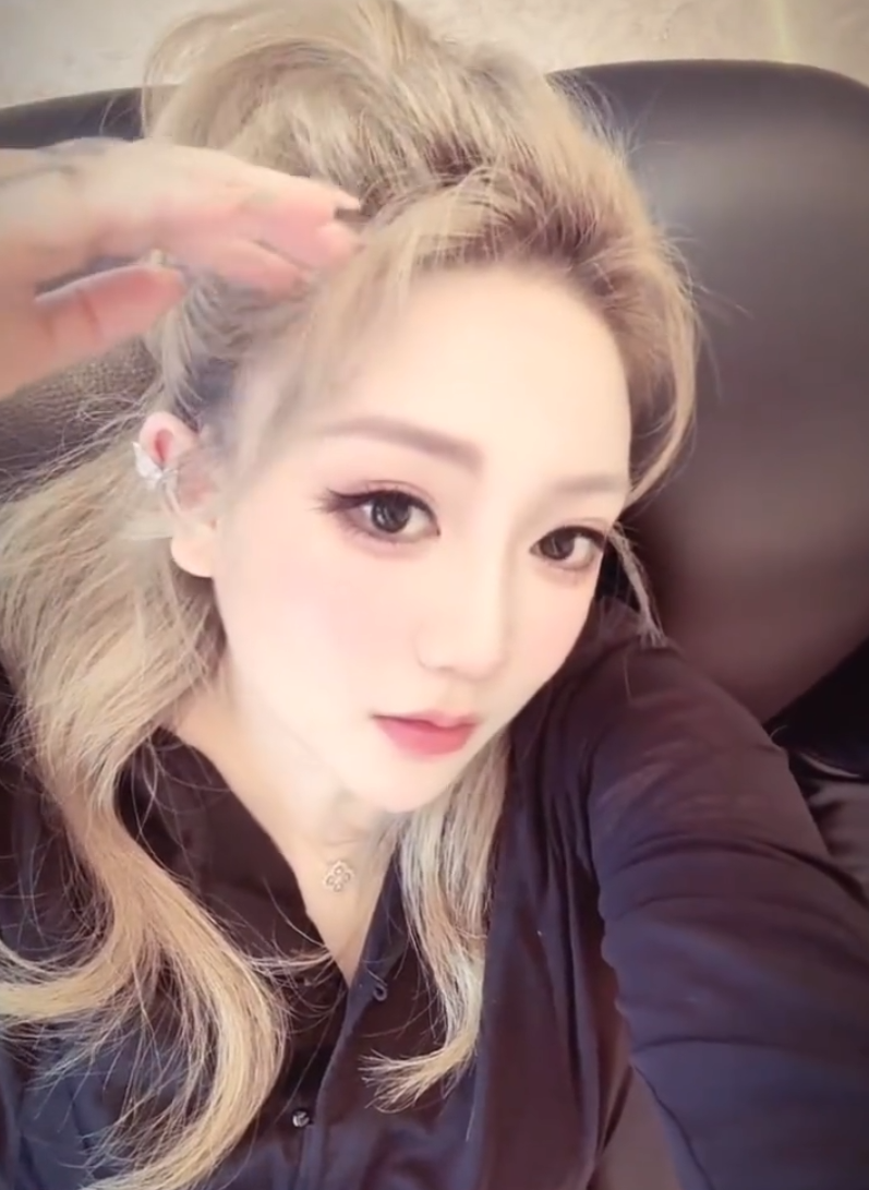 二驴大舞台引爆流量奇迹，驴姐：全网抢着要来！刘大美首曝离婚内幕，前夫逆袭成功(图5)