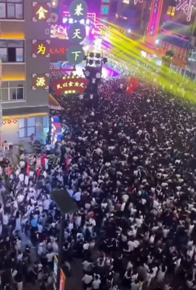 韩安冉前男友首曝分手内幕:业绩不达标被“优化”?二驴大舞台首秀因人流爆棚紧急关播(图4) 韩安冉前男友首曝分手内幕:业绩不达标被“优化”?二驴大舞台首秀因人流爆棚紧急关播(图4)