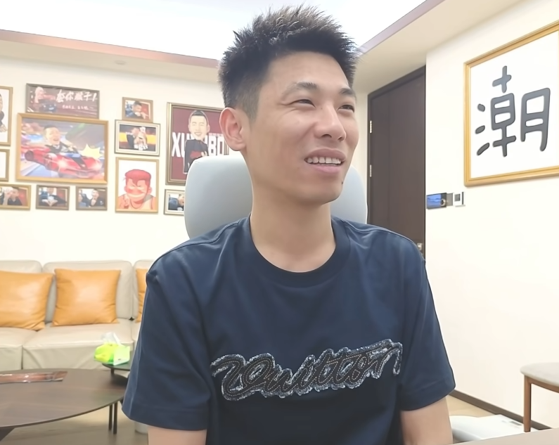 “全体起立”要回来了?卢本伟接受专访出镜,斗鱼三幻神再度聚首(图5) “全体起立”要回来了?卢本伟接受专访出镜,斗鱼三幻神再度聚首(图5)