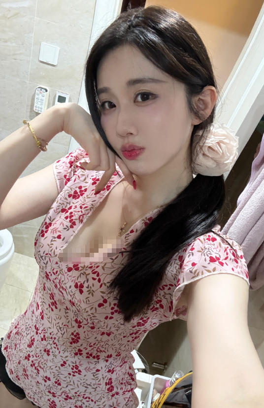 效仿兔娘尊重宠粉？可以亲亲抱抱，轩子巨2兔官宣见面会特殊福利(图1)