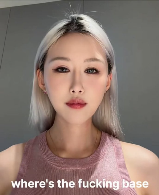 方丈怒怼小冠军闺蜜:别掺和别人家事?驴姐被巴扎黑前妻给气哭(图1) 方丈怒怼小冠军闺蜜:别掺和别人家事?驴姐被巴扎黑前妻给气哭(图1)