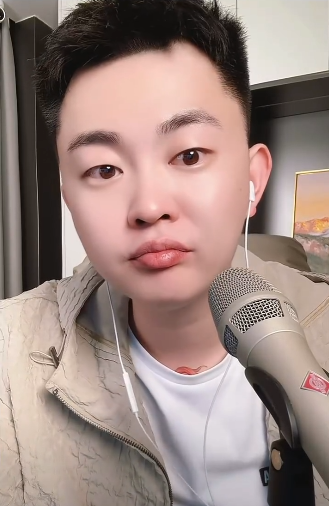方丈怒怼小冠军闺蜜:别掺和别人家事?驴姐被巴扎黑前妻给气哭(图6) 方丈怒怼小冠军闺蜜:别掺和别人家事?驴姐被巴扎黑前妻给气哭(图6)