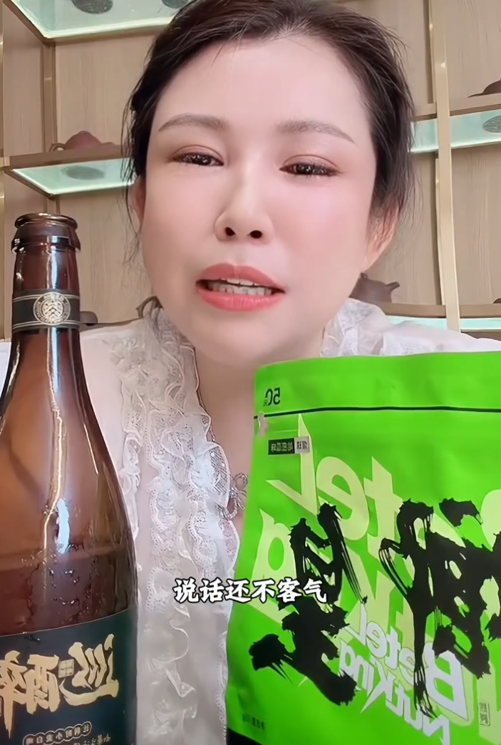 方丈怒怼小冠军闺蜜:别掺和别人家事?驴姐被巴扎黑前妻给气哭(图7) 方丈怒怼小冠军闺蜜:别掺和别人家事?驴姐被巴扎黑前妻给气哭(图7)