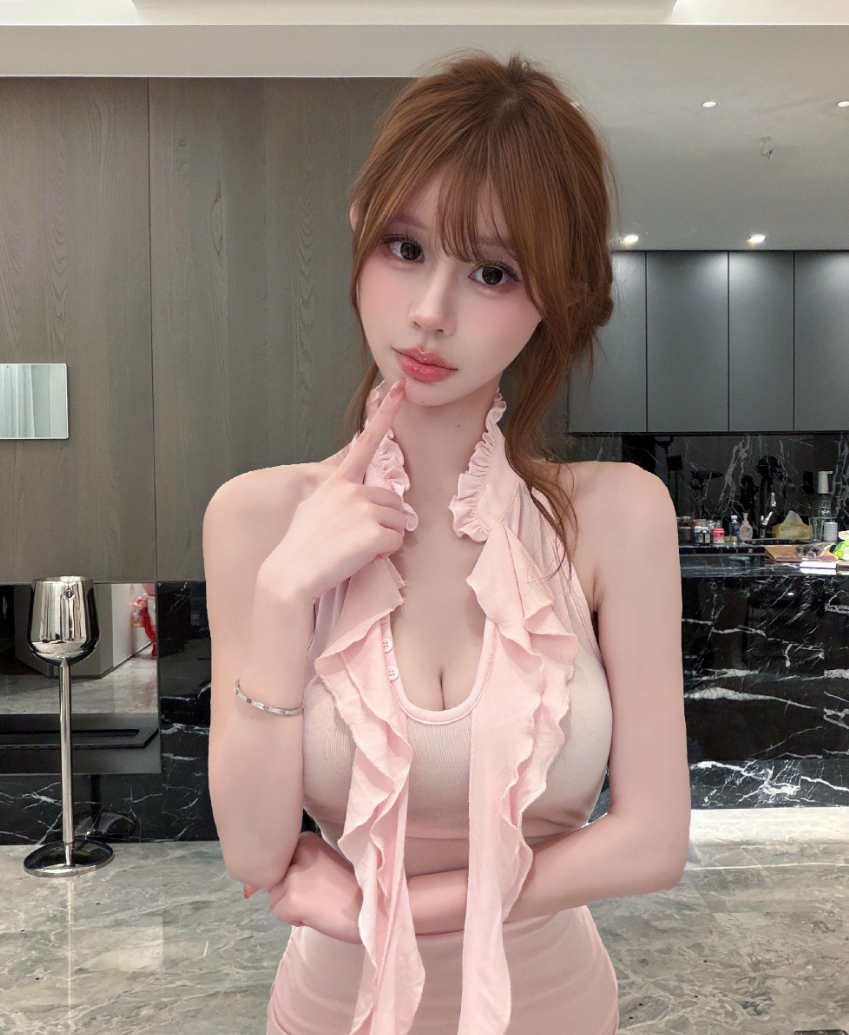女主播复出频繁违规,停播三年已是“素人”,心态崩了当场痛哭(图4) 女主播复出频繁违规,停播三年已是“素人”,心态崩了当场痛哭(图4)