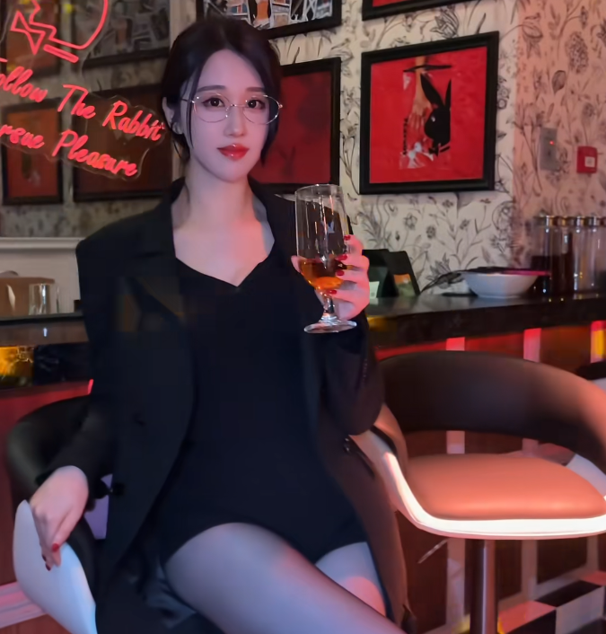 有视频流出是不可能的!轩子巨2兔强硬回怼谣言,100%是AI换脸(图6) 有视频流出是不可能的!轩子巨2兔强硬回怼谣言,100%是AI换脸(图6)