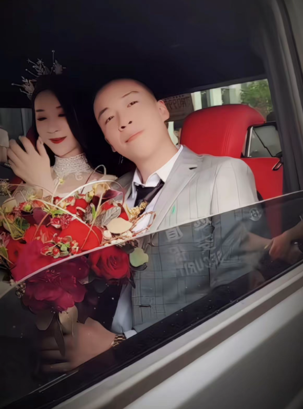 何婧婧自曝怀孕八周,刘一手发歌《爱你太多》,董莹莹回应“从此再无交集”?(图5) 何婧婧自曝怀孕八周,刘一手发歌《爱你太多》,董莹莹回应“从此再无交集”?(图5)